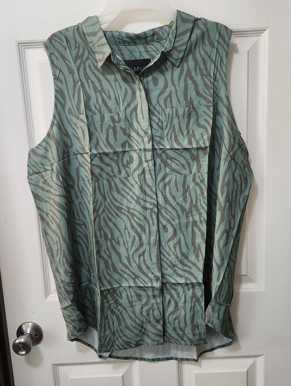 NWT Wildfang Mint Green Zebra Print The Empower Sleeveless Button Up Top Sz L - Picture 2 of 9